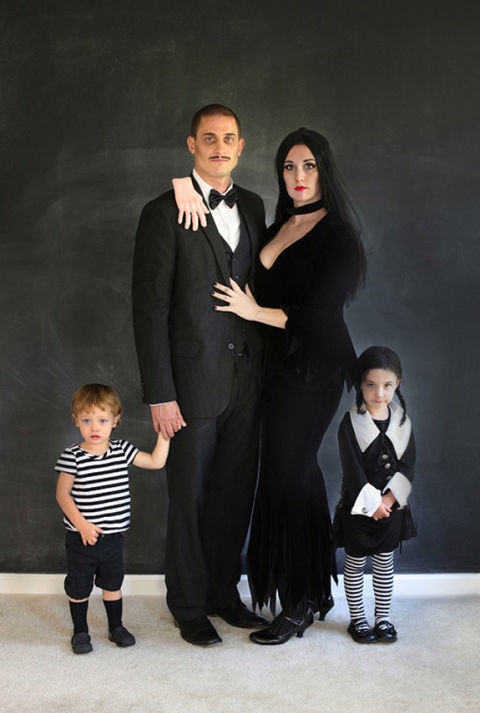 16 Best 90s Halloween Costume Ideas - Easy 1990s Theme Party Costumes They were the ultimate Halloween family of the '90s, and now they're the most spooktacular throwback costume inspiration. - 16 Best 90s Halloween Costume Ideas - Easy 1990s Theme Party Costumes