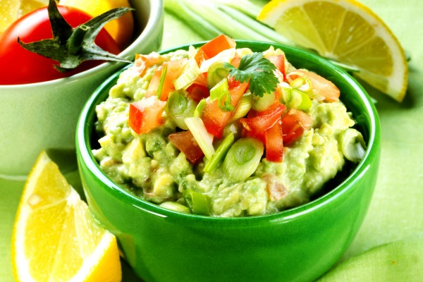 woman snacking for weight loss