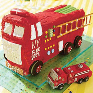 The Impressive-Looking Christmas Cake Anyone Can Make images The Impressive-Looking Christmas Cake Anyone Can Make picture